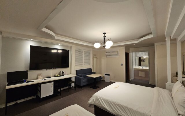 Hotel G7