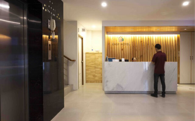 Easy Hotel
