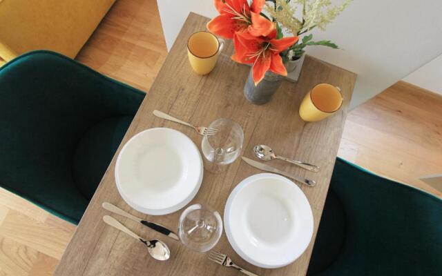 Minimalist stylish 1 BR apartment in Tre Group