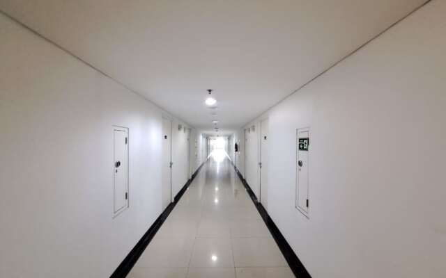 OYO Life 93106 Apartement Grand Sentraland By Andi