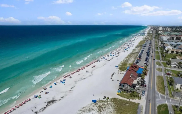 Sleeps 18! Private Pool, Hot Tub, Near Beach Miramar Dream House by Avantstay