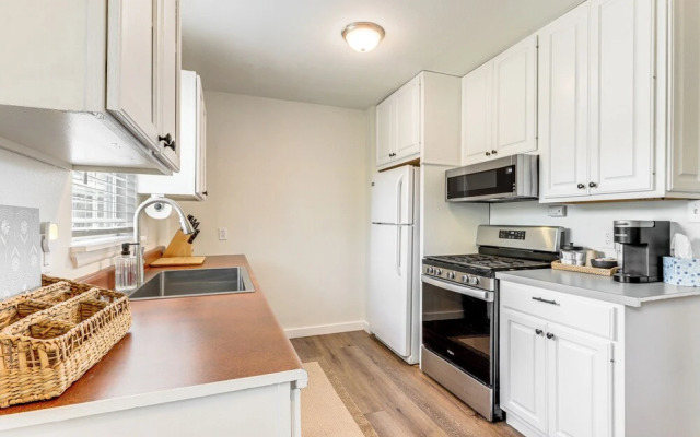 4 Mi to Dtwn: Dog-friendly Fayetteville Home