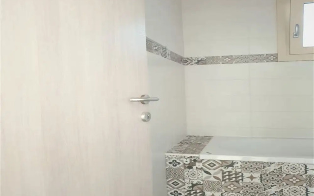 Entire Private Suite Sea Full View With Balcony, Shared Pool and Air Conditionin