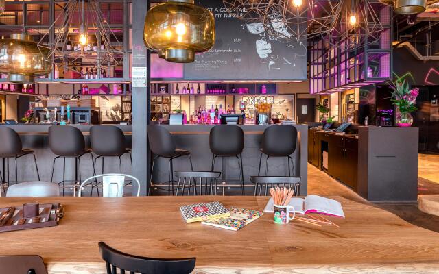 MOXY London Heathrow Airport