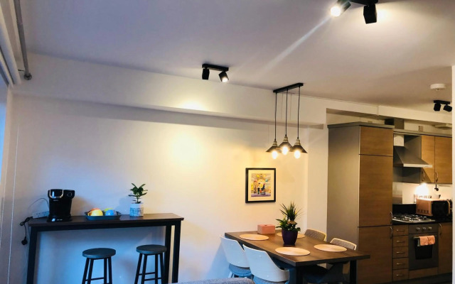 Apartment 2 bath free parking