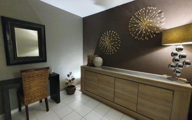 Melodie Garage Gratuit (Adults Only)