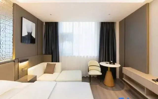 Xingwei Hotel (Leshan Jiaxing Road Food Street)
