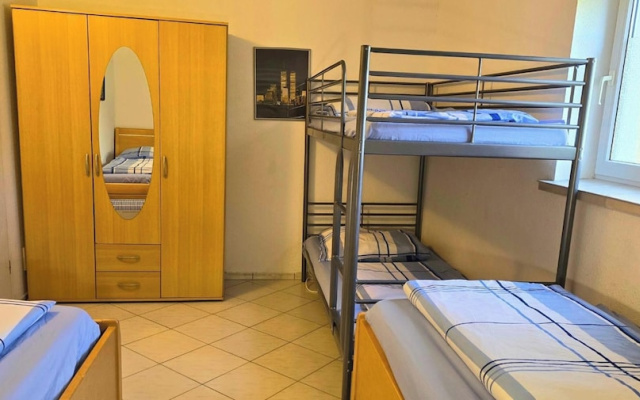 Mobile Home im Ferienpark mit Seezugang