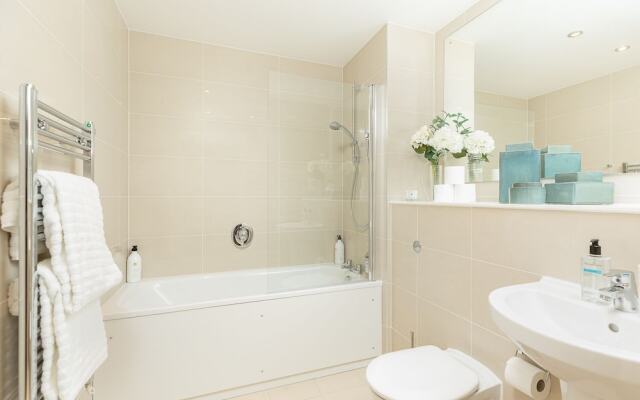 Price & Weeks - Winchester Suite (with Parking)