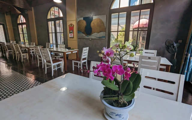 1925 Ha Long Hotel