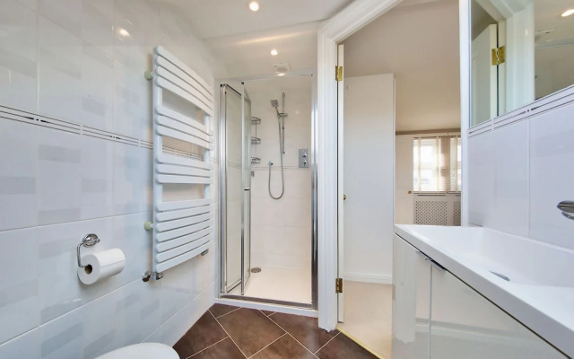 Family 4-bed House & Secluded Garden - Wimbledon
