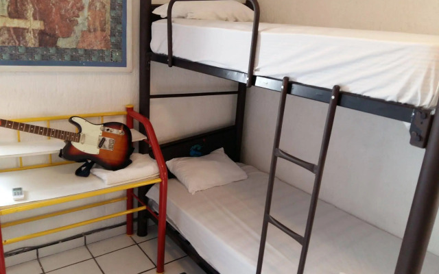 Kukulcan Hostel & Friends