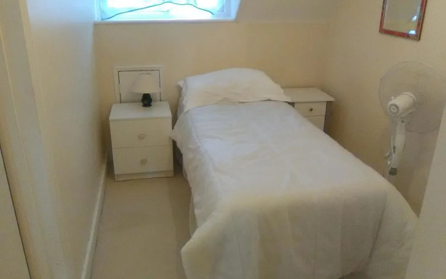 Anchor b & b