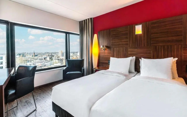Отель DoubleTree by Hilton Rotterdam Centre