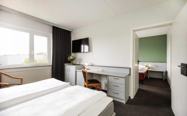 Good Morning + Bad Oldesloe Hotel