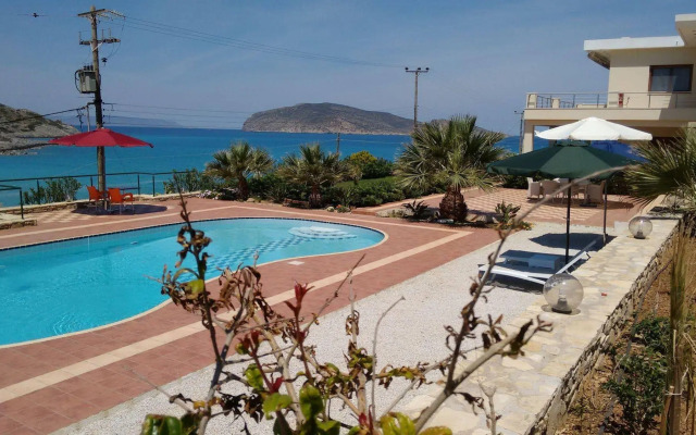 Tholos Bay Suites