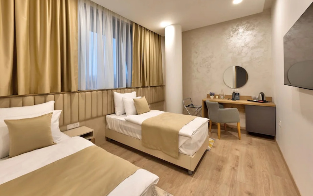 Hotel Emerald