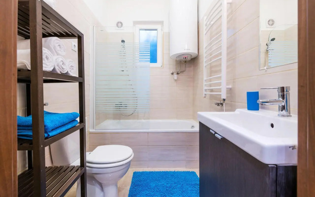 Parking, Ac, 2 Bedroom Design Flat In The Center