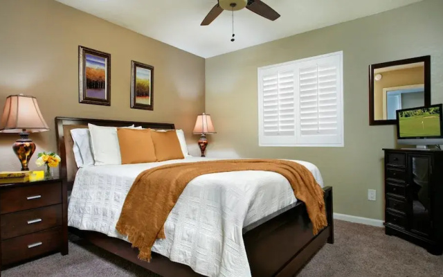 Mountain Views & Heated Pool/spa & Amenities Galore!