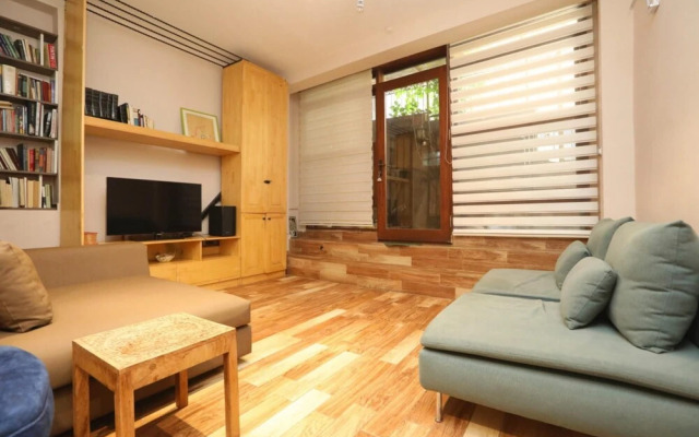 House Near Trendy Attractions and Close to Taksim