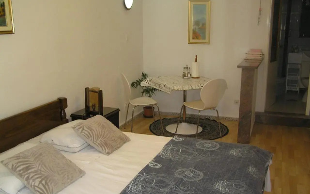 Studio Apartments Fabjanac