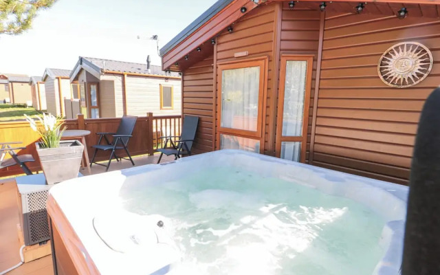 Acorn Lodge