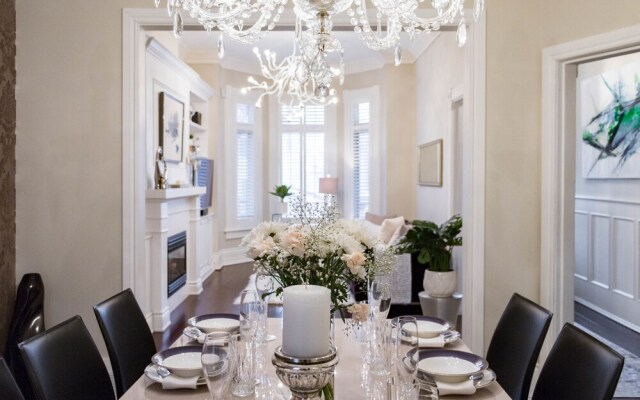 QuickStay - Chic & Modern Townhouse in Little Italy