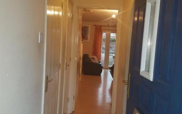 Ensuite Room near Canal