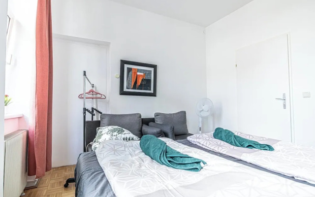 Comfy 4BR Apt Ideal for Groups Families