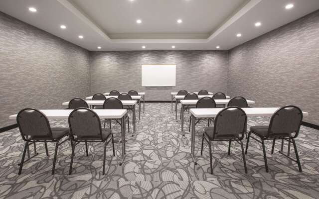 La Quinta Inn & Suites by Wyndham Amarillo Airport
