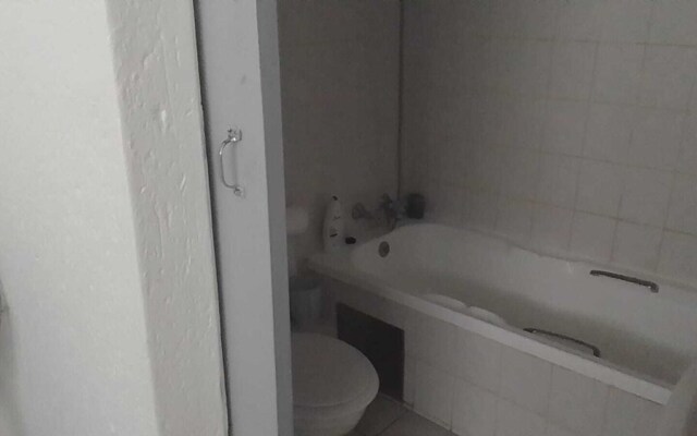 One Bedroom Unit In Central Sandton