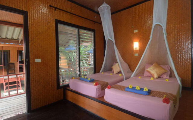 Lanta Long Beach Hostel