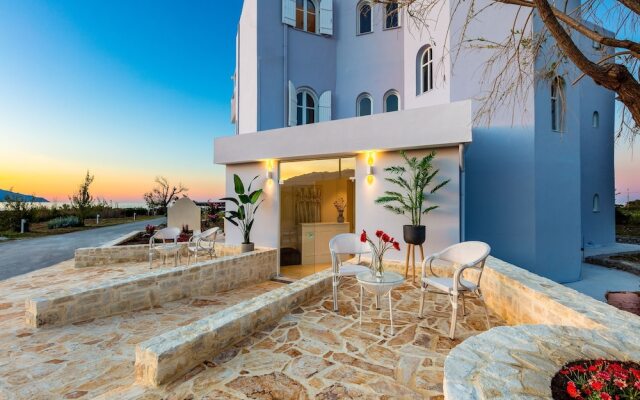 Pinelopi Beach Suites