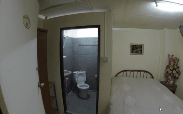 Nuan Cofe & Guesthouse