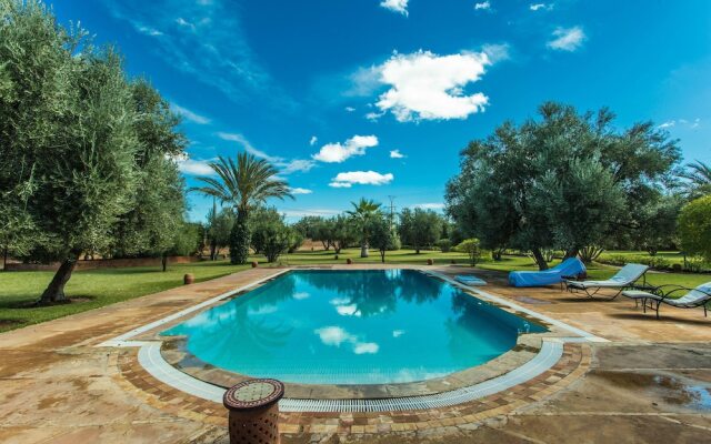 Villa les Oliviers - A Setting of Tranquility