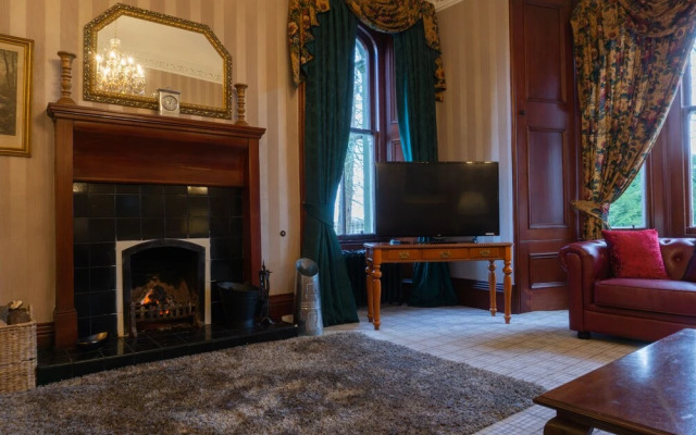 Newton Manor House -7 Bedroom House