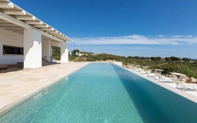 246 Villa Extralusso con Piscina a Manduria