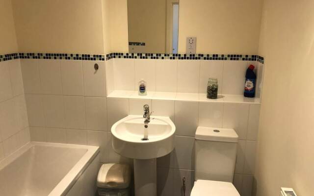 Remarkable 2-bed Apartment in Reading