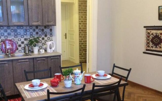 Apartment On Tabidze 3/5