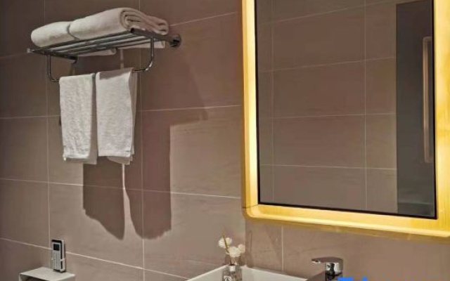HanTing Premium Hotel (Beijing Tongzhou Universal Resort Hotel) – Bathroom – Beijing