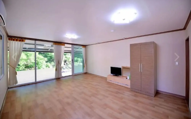Jirisan Valley Pension