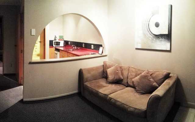 The Aquarius Motor Inn