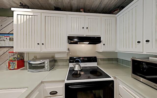 One Bedrooms At Snowbird Condos Slopeside - Free Wifi & Assigned Parking!