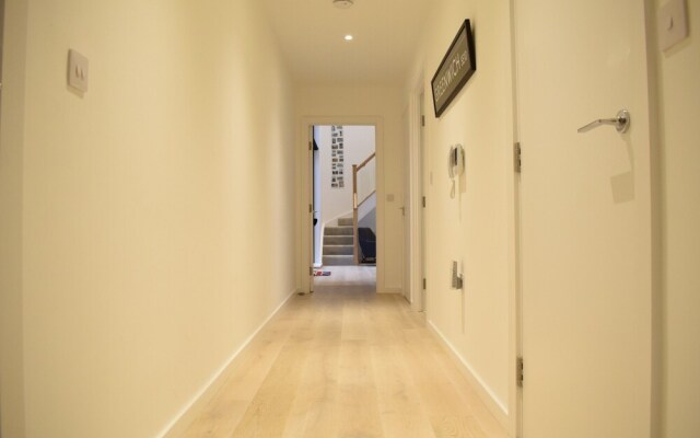 Spacious Greenwich Flat
