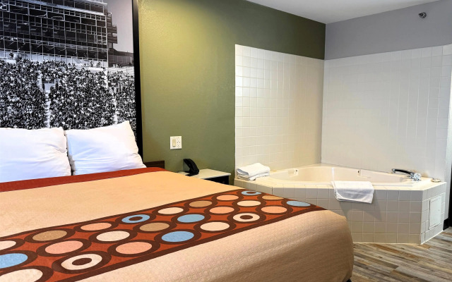 Super 8 by Wyndham Frankfort IN