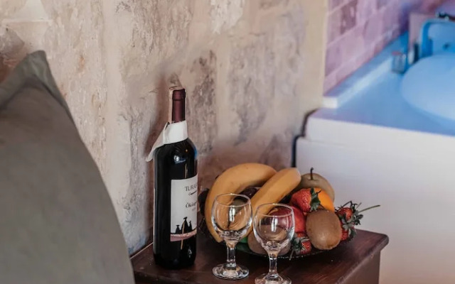 Bayar Cave Suites