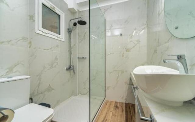Amoudi Studios Apartments Hotel