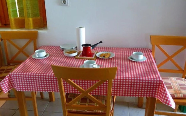 Villa Jadran - 10 m From Beach - H