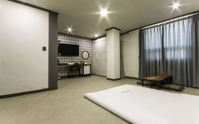 Changwon Jinhae Hotel The Syap
