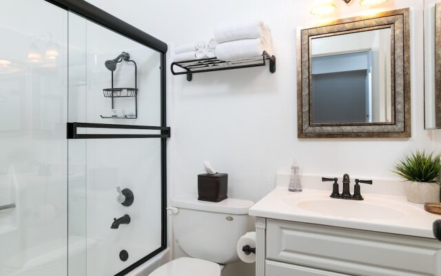 Agoura Hills  W/landscaped Yard 3 Bedroom Home